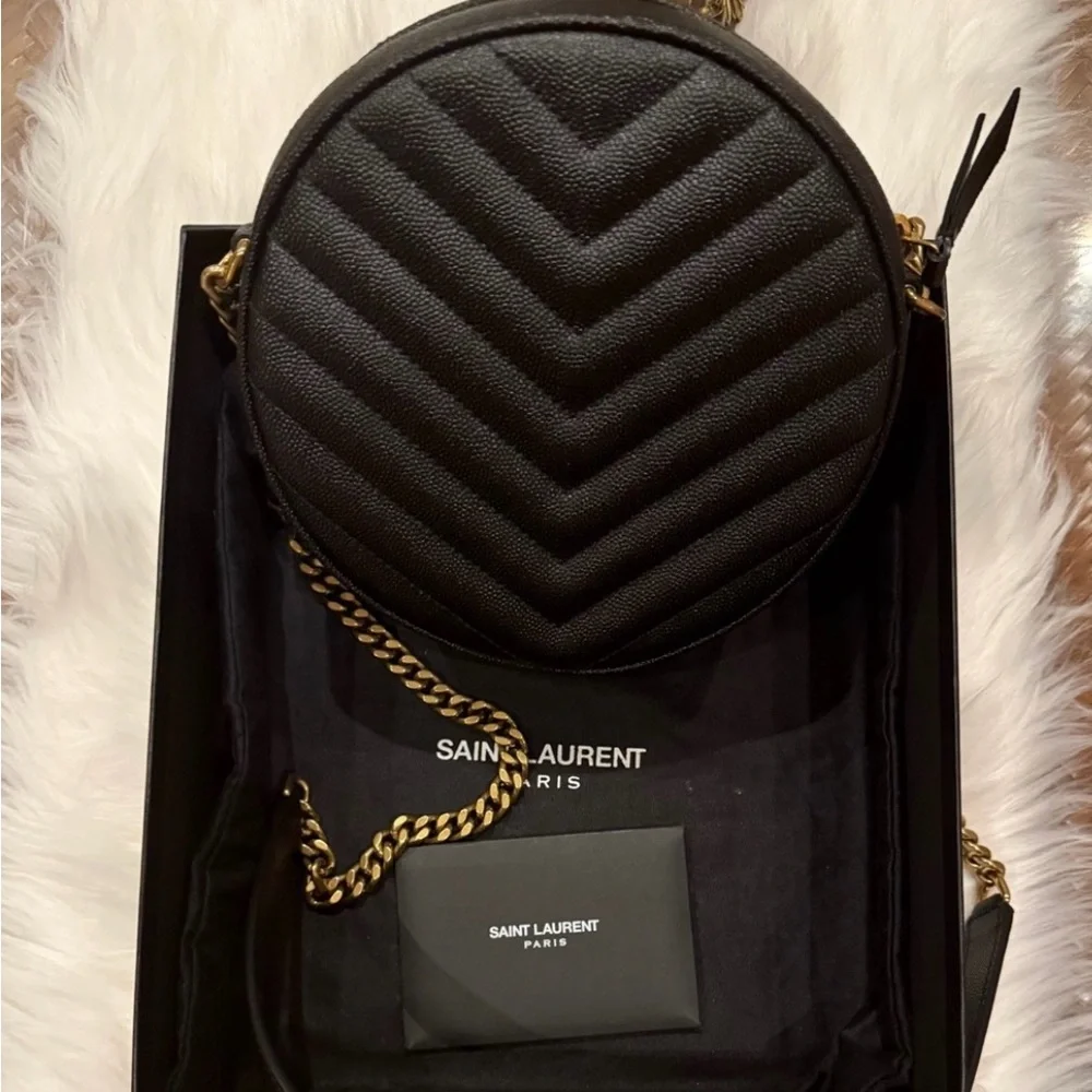 NEW, AUTHENTIC YVES SAINT LAURENT YSL Round Purse, Chain And Leather Strap - Picture 3 of 15
